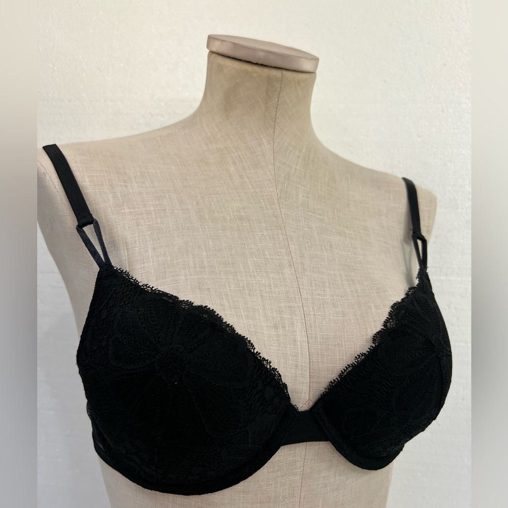 Victoria's Secret Elegant Black Floral Bra